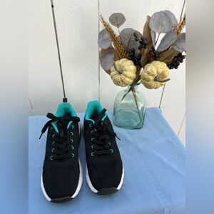 LA Gear Black Sneakers